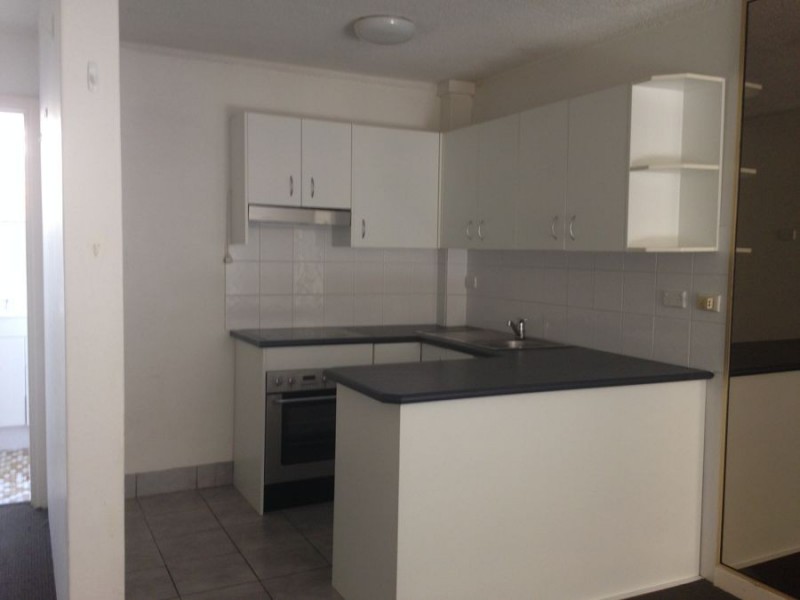2/45 Burra Street, Chevron Island QLD 4217