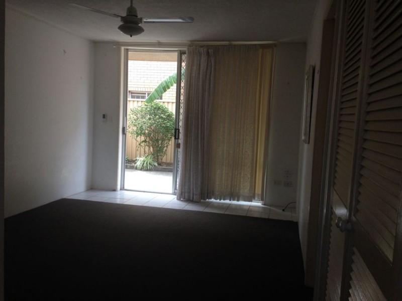 2/45 Burra Street, Chevron Island QLD 4217