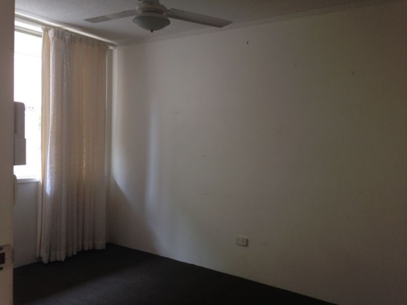 2/45 Burra Street, Chevron Island QLD 4217