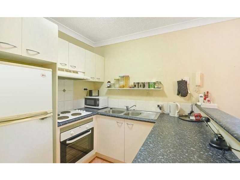 2/14-16 Spendelove Avenue, Southport QLD 4215