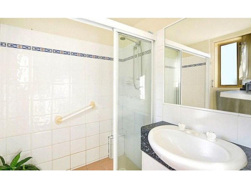 2/14-16 Spendelove Avenue, Southport QLD 4215