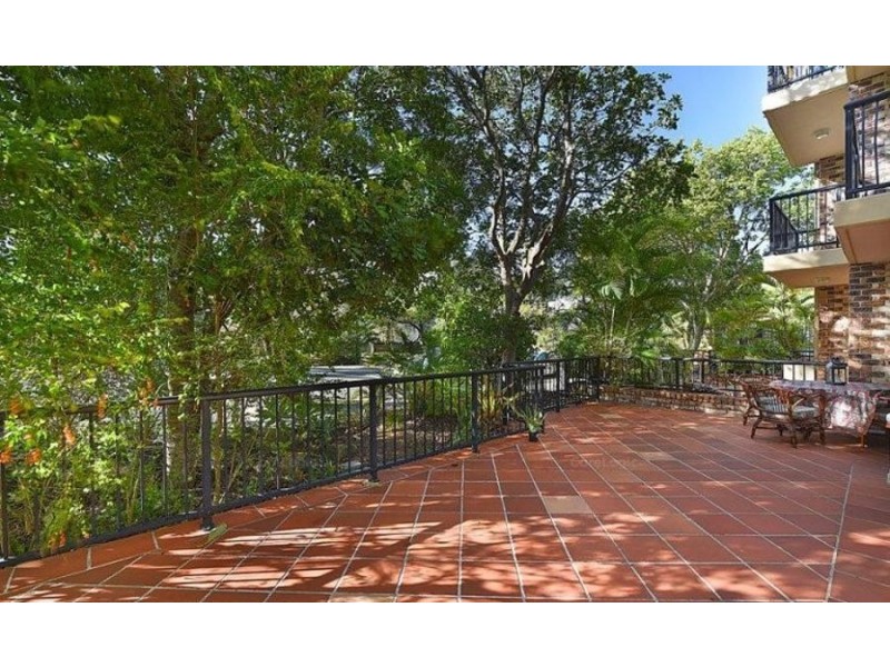 2/14-16 Spendelove Avenue, Southport QLD 4215