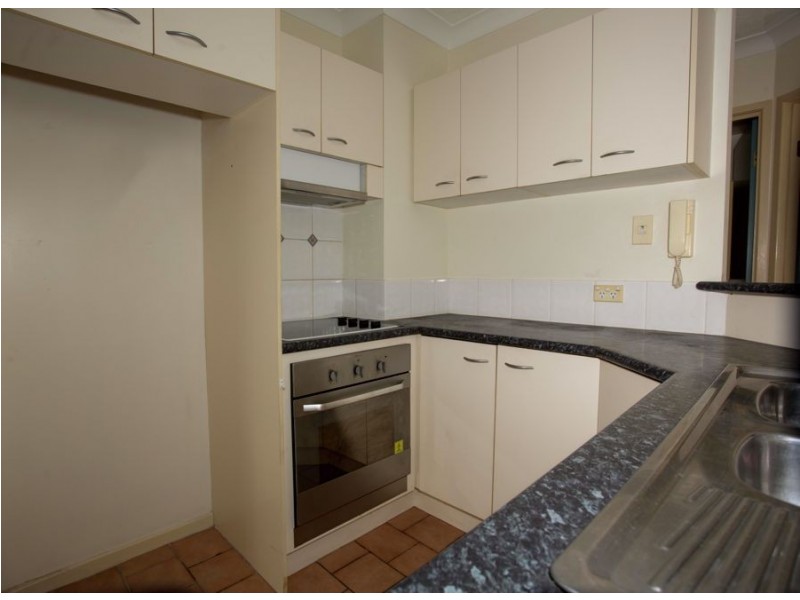 3/14 Spendelove Avenue, Southport QLD 4215