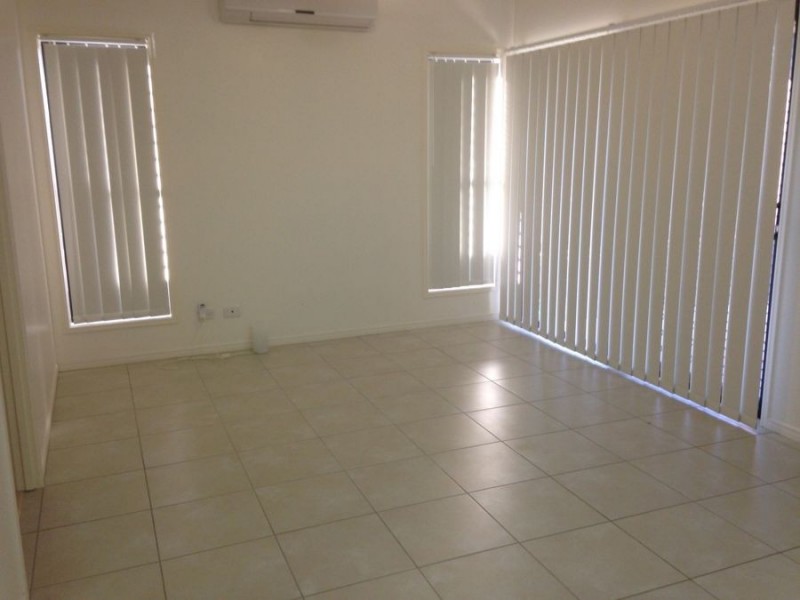2/69 Sarah Drive, Yamanto QLD 4305