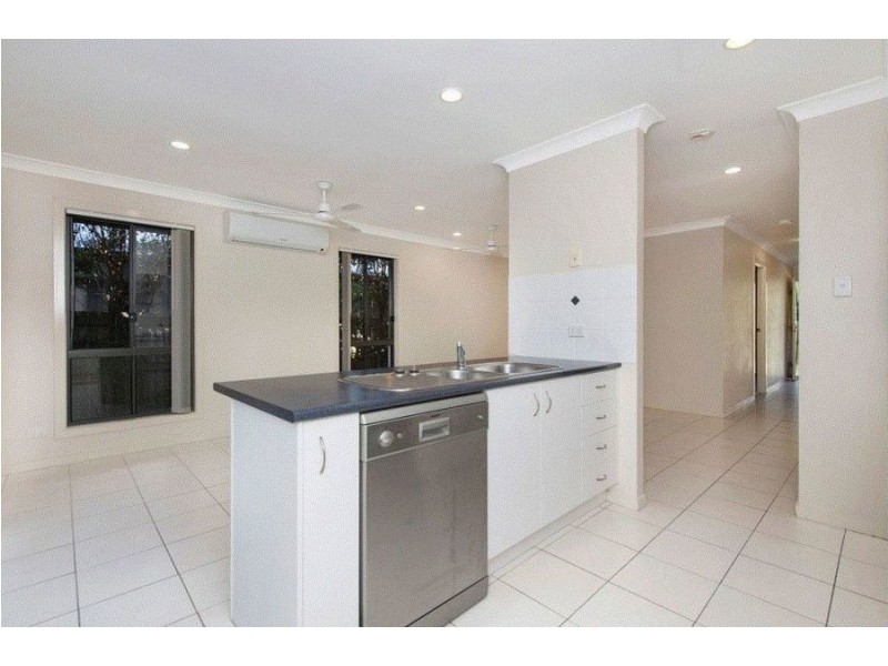 2/16 Seashell Ave, Coomera QLD 4209