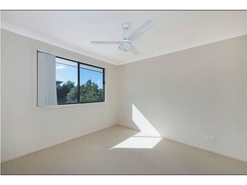 2/16 Seashell Ave, Coomera QLD 4209