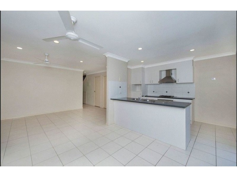 2/16 Seashell Ave, Coomera QLD 4209