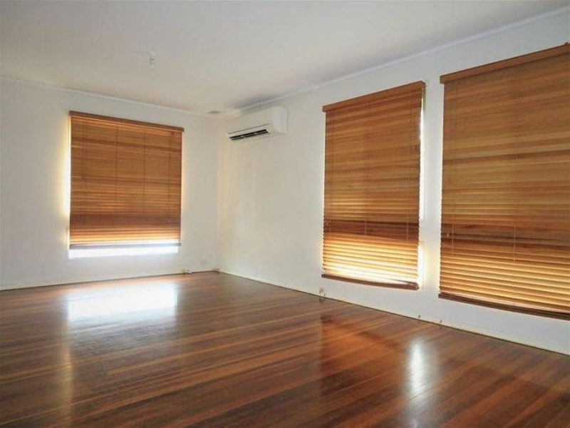 2 Arkins Crescent, Goodna QLD 4300