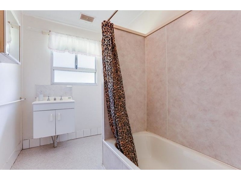 2 Arkins Crescent, Goodna QLD 4300