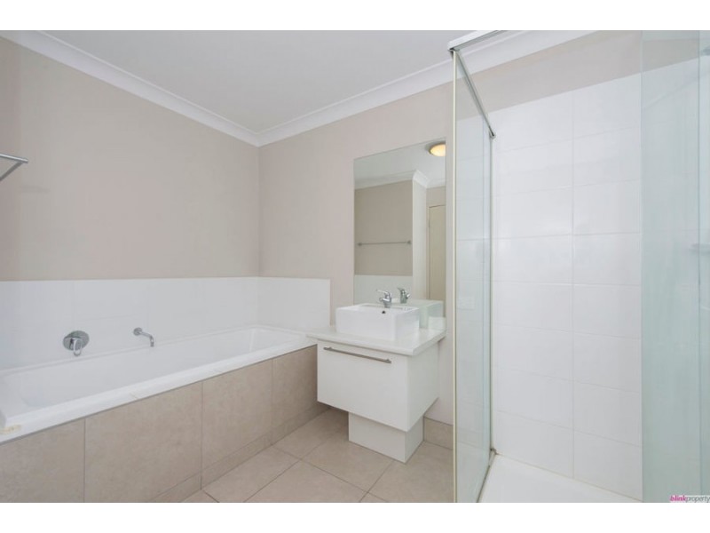 3/3 Christine Drive, Coomera QLD 4209