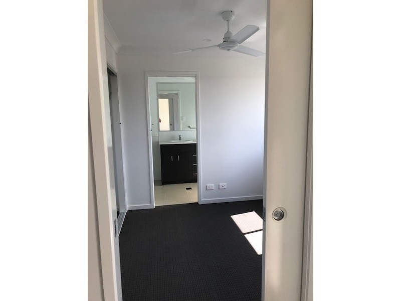 Unit 2/17 Daintree Court, Park Ridge QLD 4125