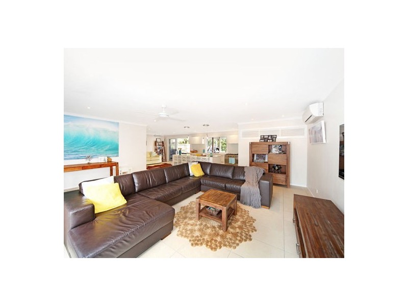 15 Bareena Place, Warana QLD 4575