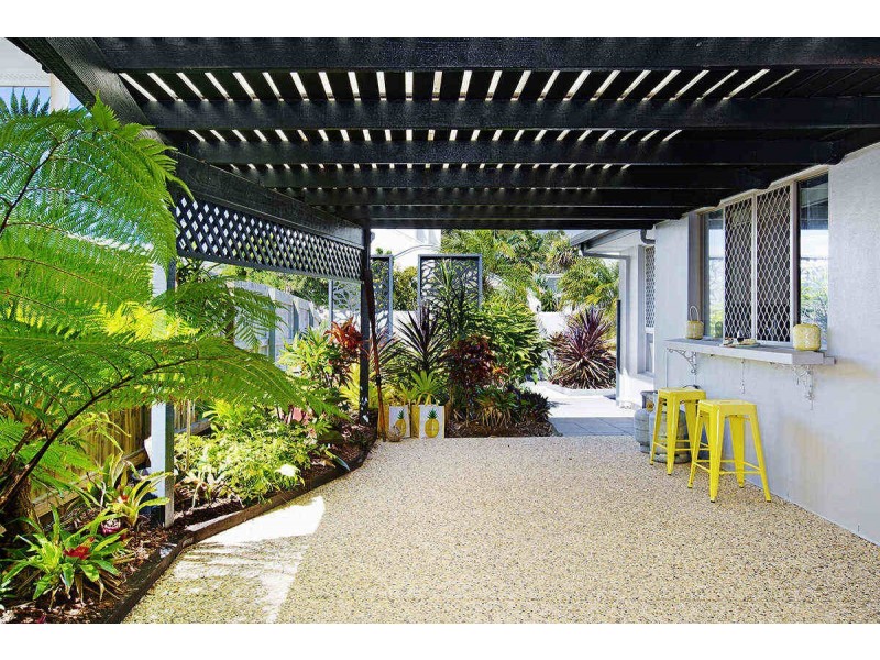 142  Oceanic Drive, Warana QLD 4575