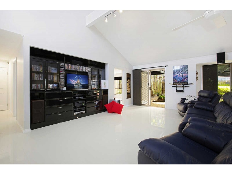 142  Oceanic Drive, Warana QLD 4575