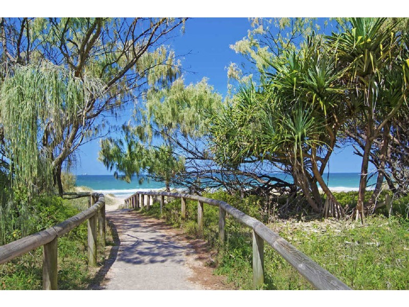 142  Oceanic Drive, Warana QLD 4575