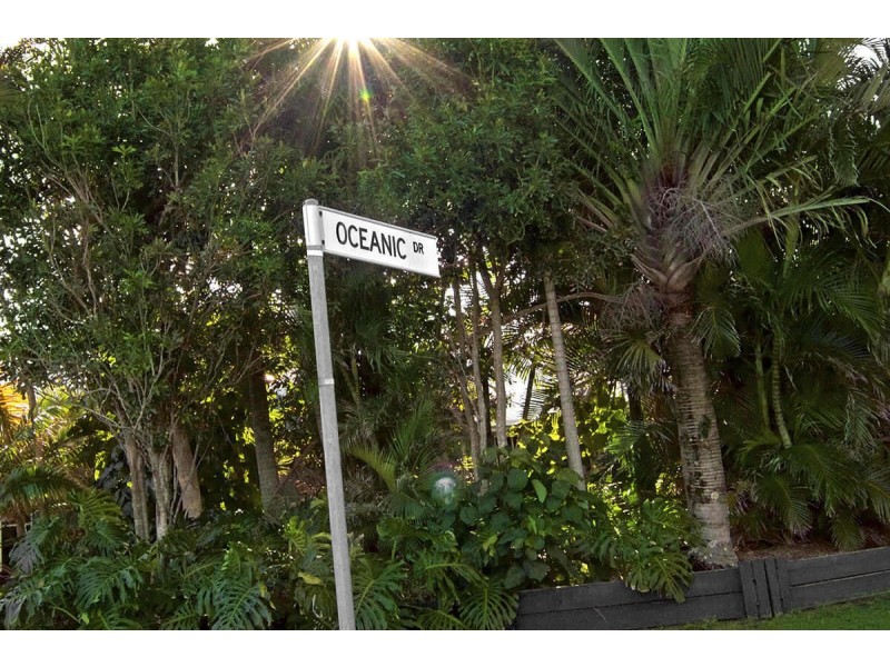 142  Oceanic Drive, Warana QLD 4575