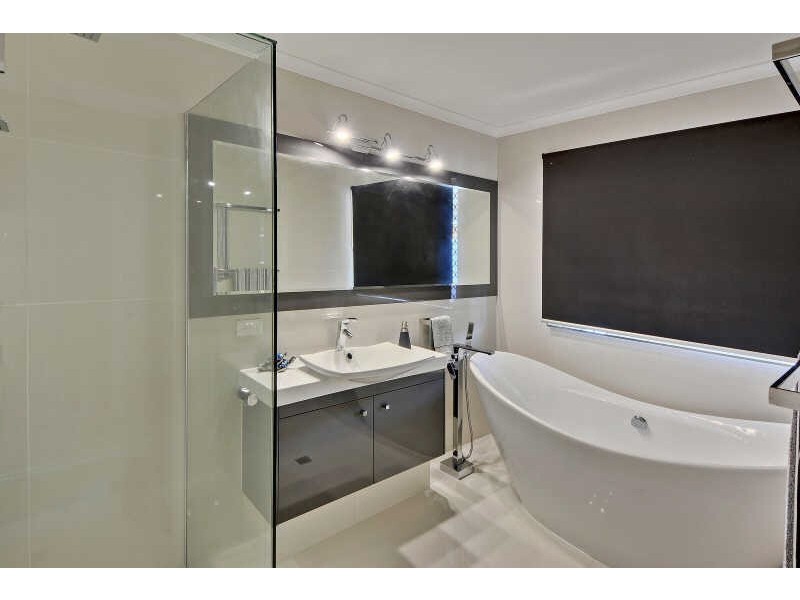 142  Oceanic Drive, Warana QLD 4575