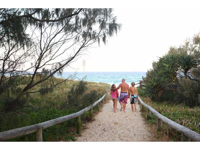 142  Oceanic Drive, Warana QLD 4575