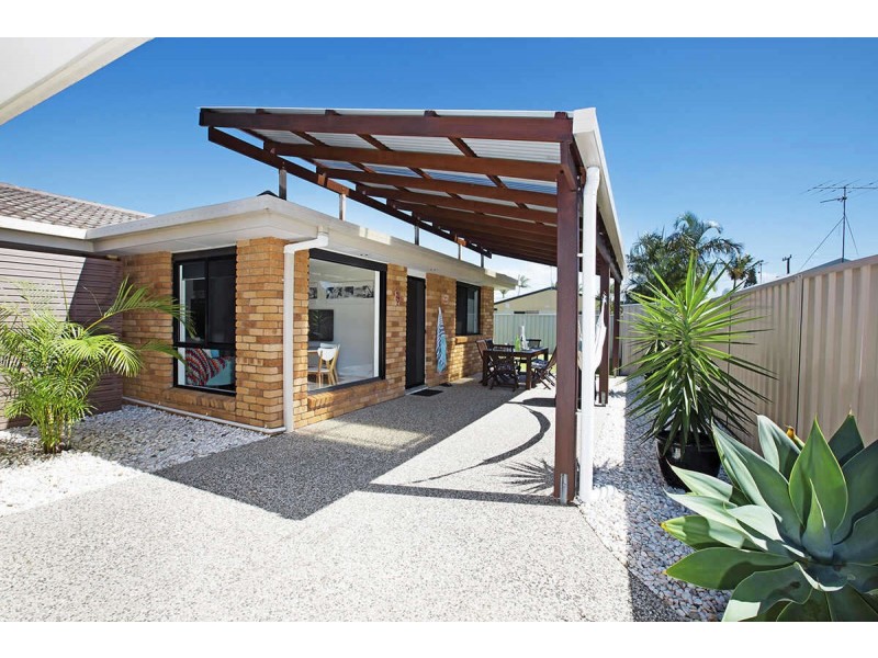 2/32  Oomoo Street, Buddina QLD 4575