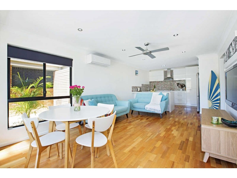 2/32  Oomoo Street, Buddina QLD 4575