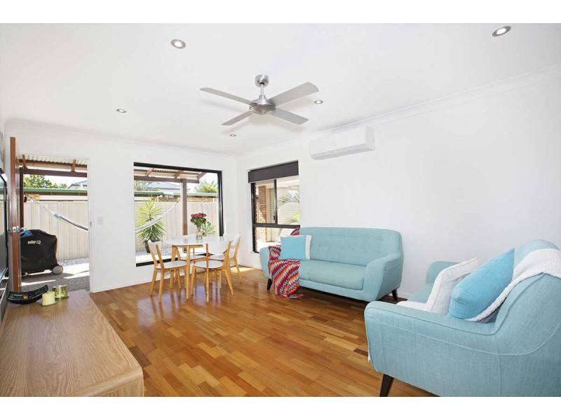 2/32  Oomoo Street, Buddina QLD 4575