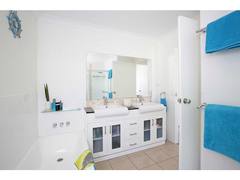 2/32  Oomoo Street, Buddina QLD 4575