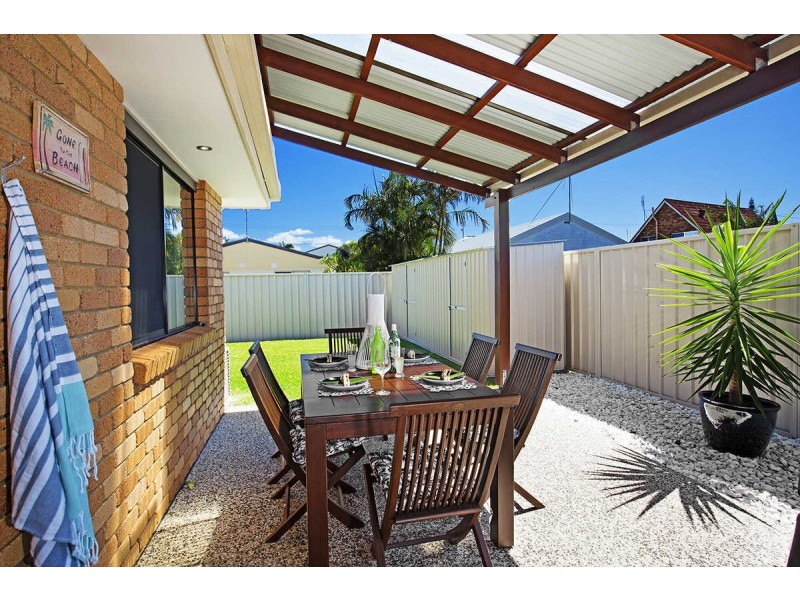 2/32  Oomoo Street, Buddina QLD 4575