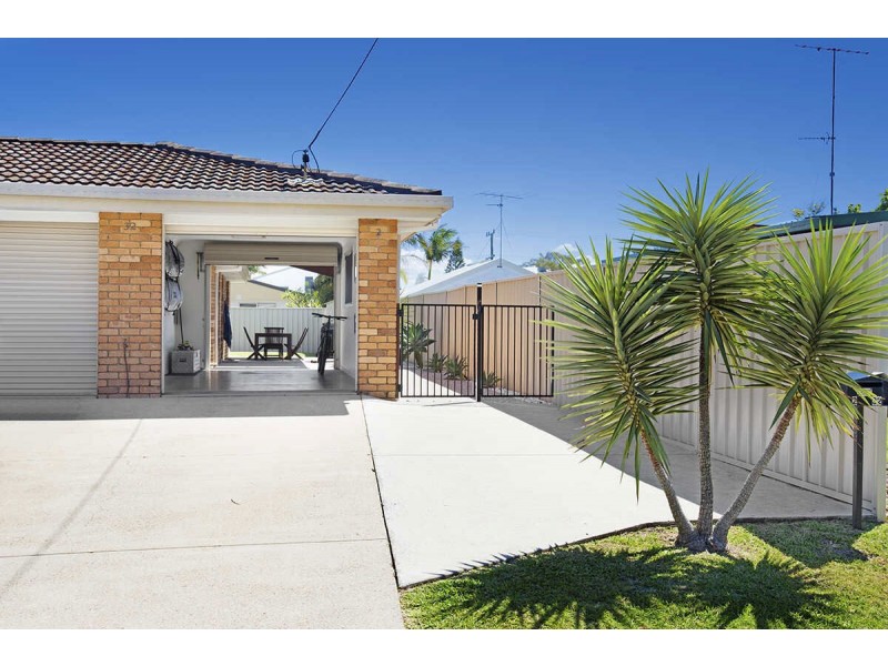 2/32  Oomoo Street, Buddina QLD 4575