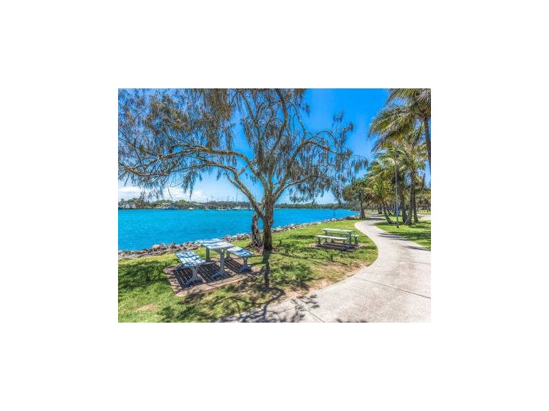 2/32  Oomoo Street, Buddina QLD 4575