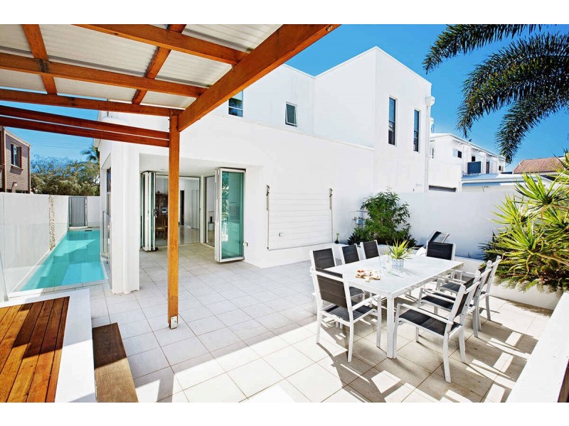 2/4  Alkira Street, Buddina QLD 4575