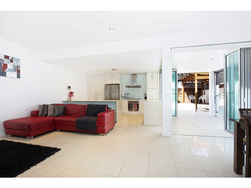 2/4  Alkira Street, Buddina QLD 4575