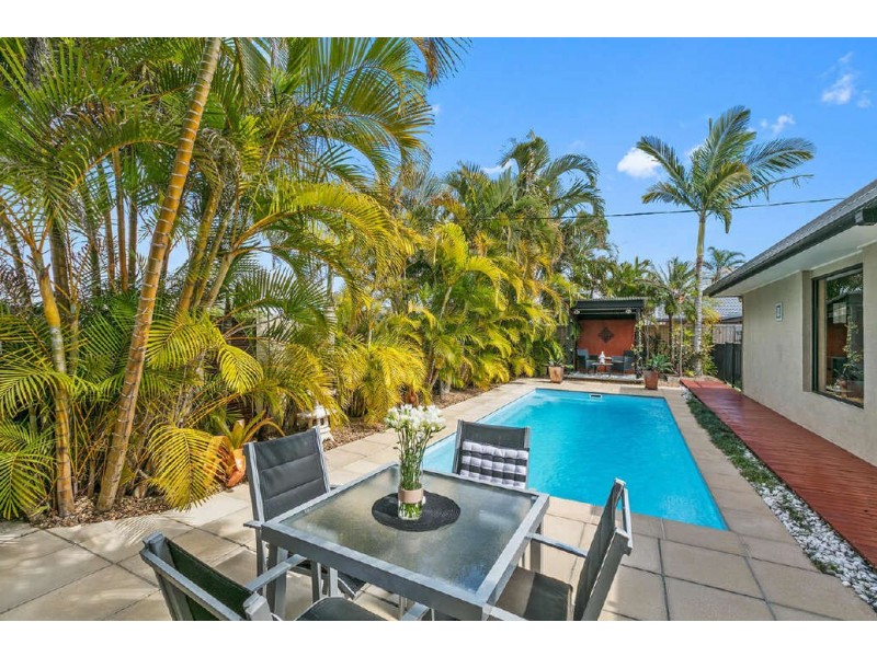 13  Bandaroo Street, Warana QLD 4575