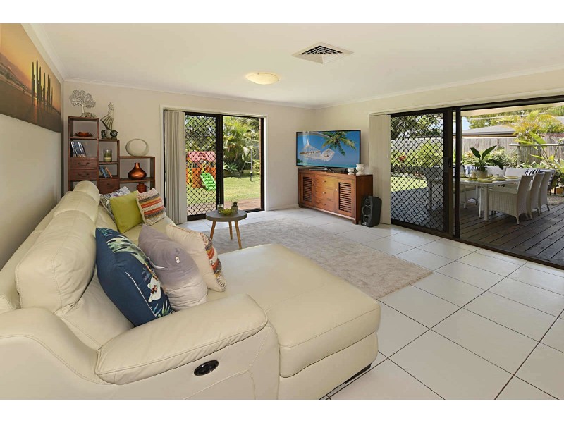 15  Bandaroo Street, Warana QLD 4575