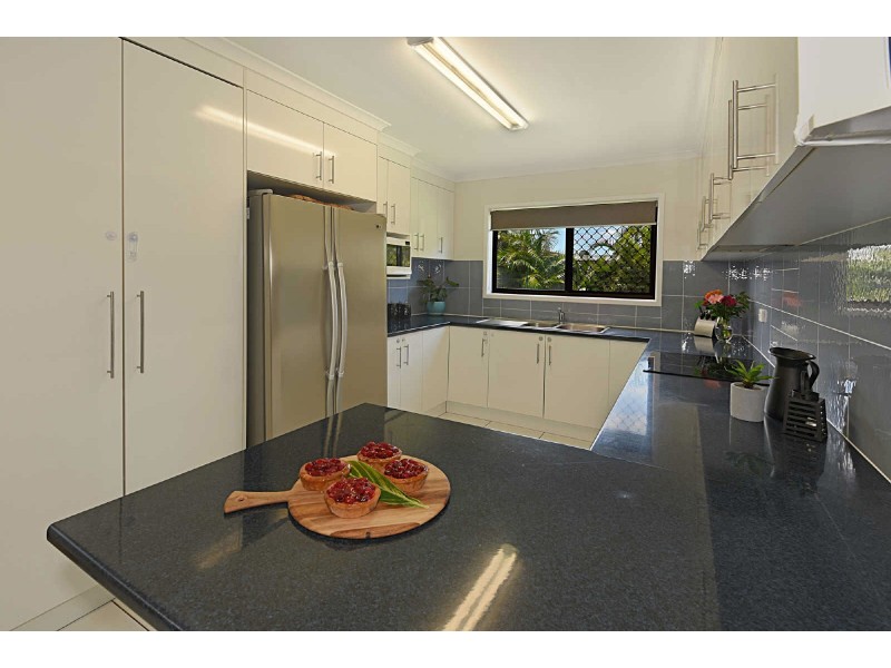 15  Bandaroo Street, Warana QLD 4575