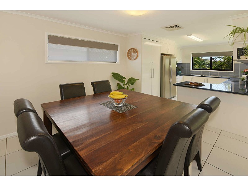 15  Bandaroo Street, Warana QLD 4575