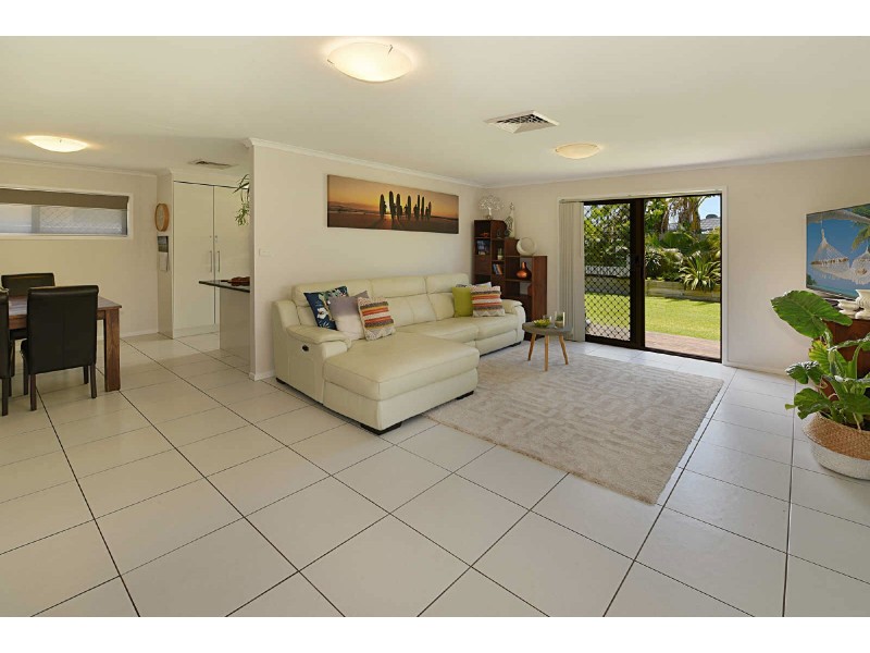 15  Bandaroo Street, Warana QLD 4575