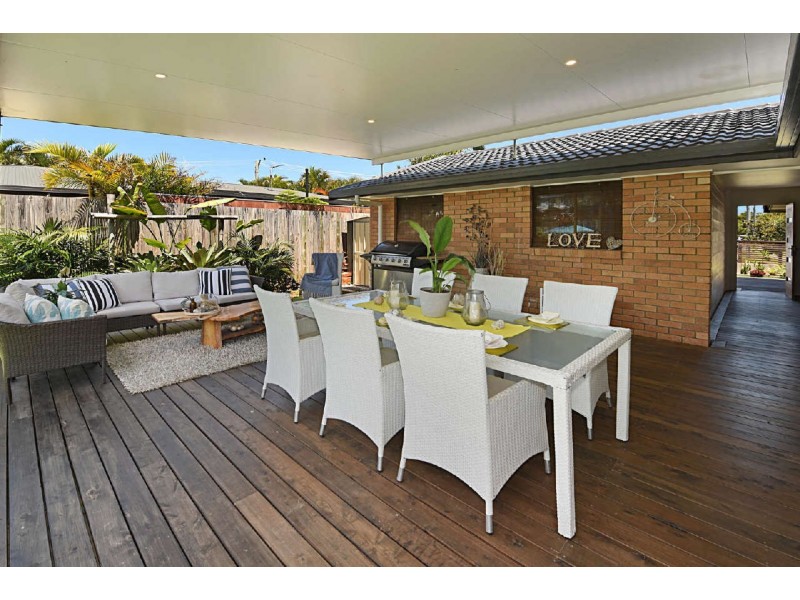 15  Bandaroo Street, Warana QLD 4575