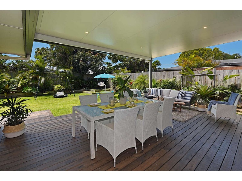 15  Bandaroo Street, Warana QLD 4575