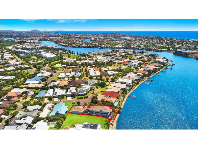 18 Seychelles Place, Kawana Island QLD 4575