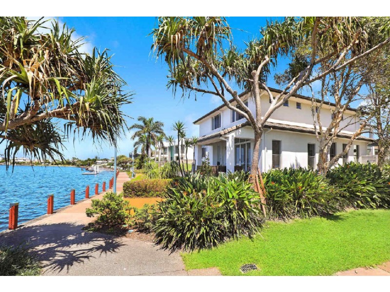 18 Seychelles Place, Kawana Island QLD 4575
