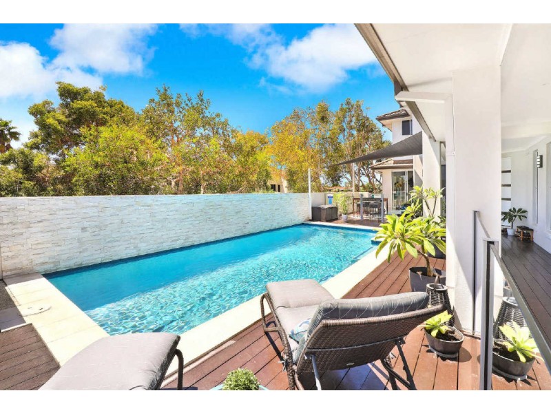 18 Seychelles Place, Kawana Island QLD 4575