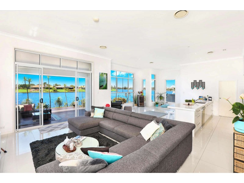 18 Seychelles Place, Kawana Island QLD 4575