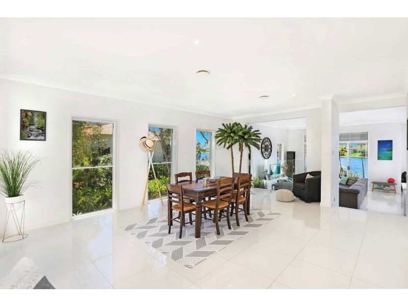 18 Seychelles Place, Kawana Island QLD 4575