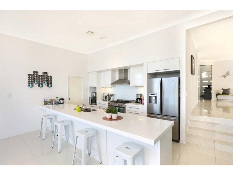 18 Seychelles Place, Kawana Island QLD 4575