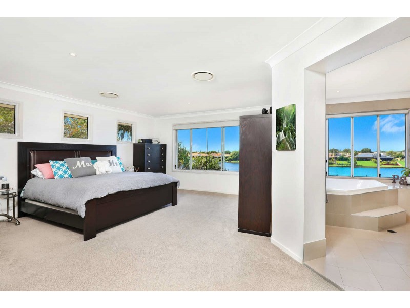 18 Seychelles Place, Kawana Island QLD 4575
