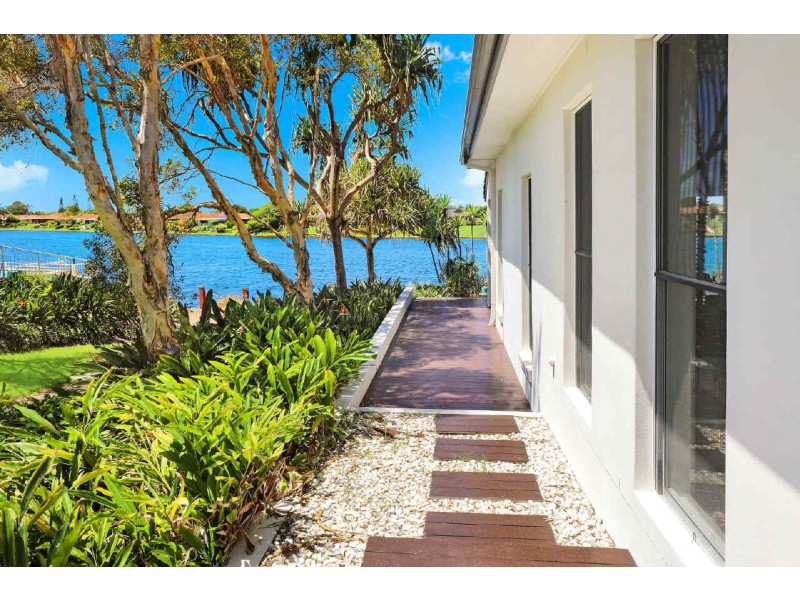 18 Seychelles Place, Kawana Island QLD 4575