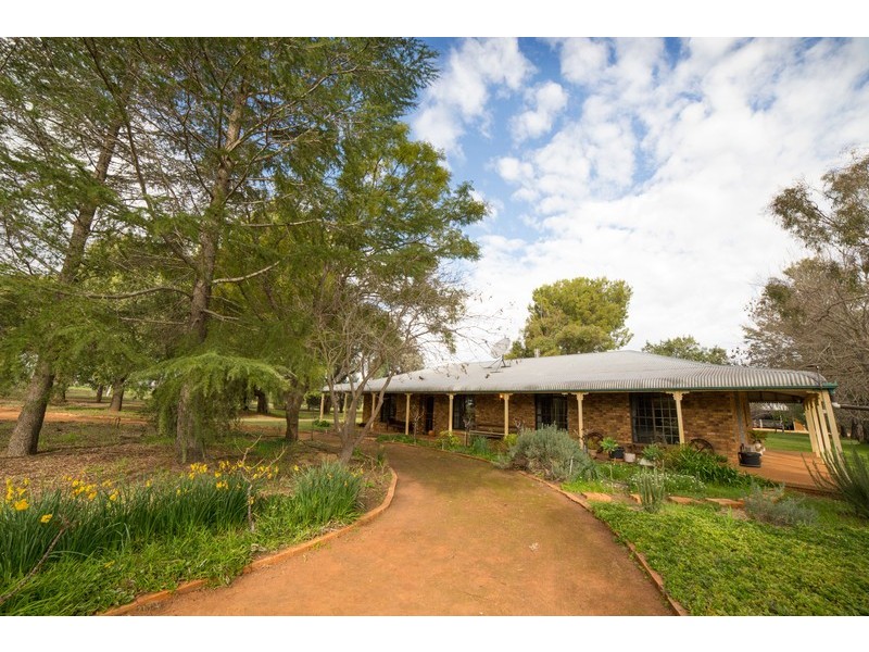7R Yallamba Road, Dubbo NSW 2830