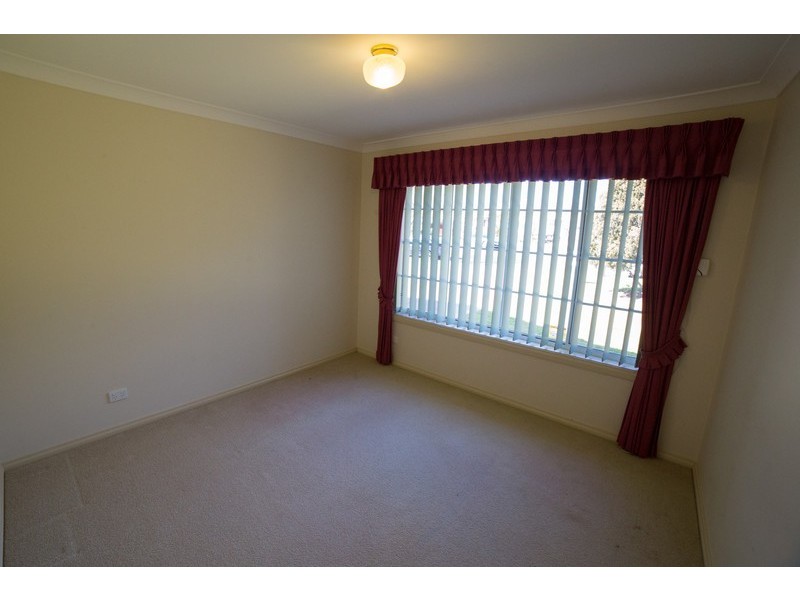 2 Brian Hambly Place, Dubbo NSW 2830