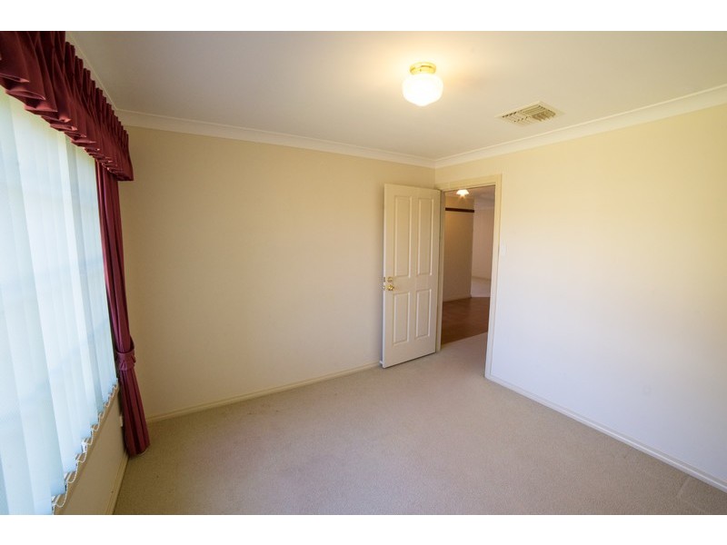 2 Brian Hambly Place, Dubbo NSW 2830