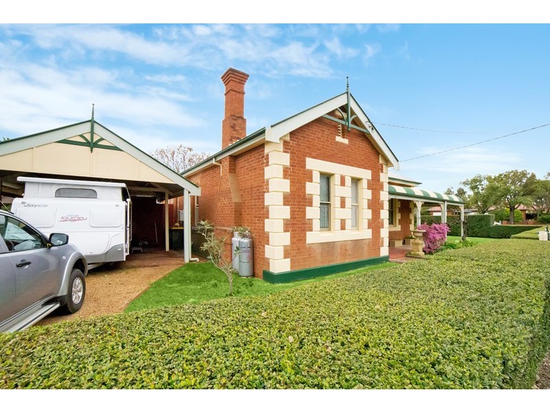 122 Bultje Street, Dubbo NSW 2830